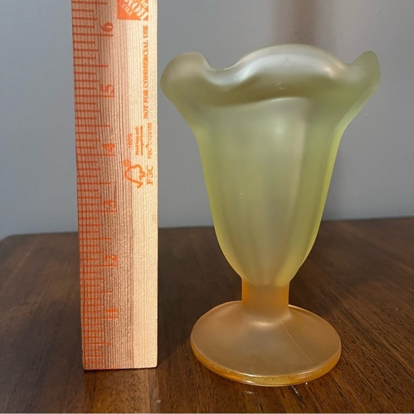 Vintage LIBBEY Frosted
Sundae Glass with Scalloped Rim Yellow & Orange Base - Picture 2 of 14